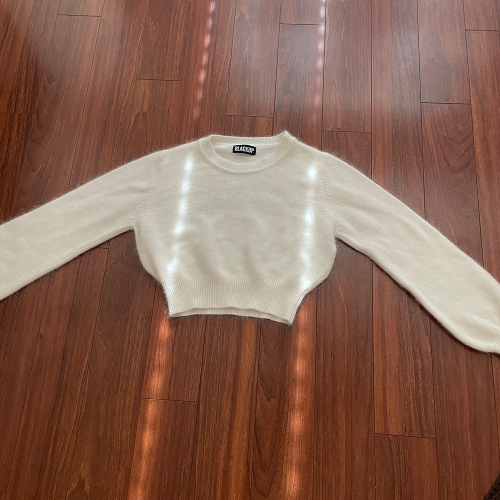 Super cute comfy crop white sweater in a small